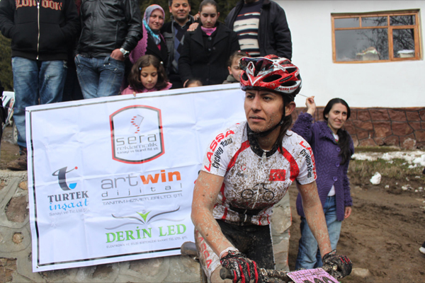 Esra K&Uuml;RK&Ccedil;&Uuml;